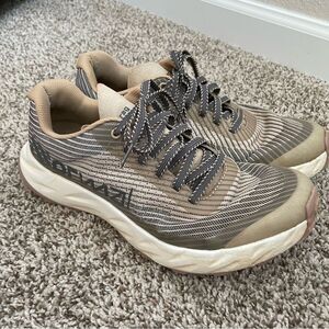 Size 9 / Men's NNORMAL Trail Running Sneakers